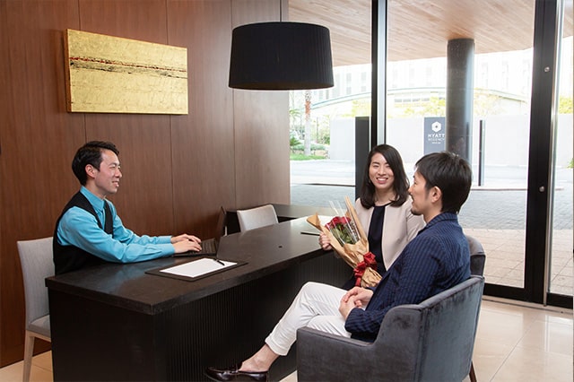 在Regency Club Lounge柜台办理入住