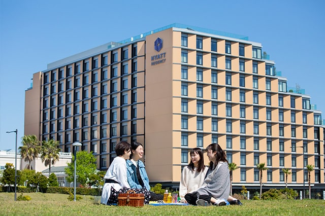 在花园市场买的三明治早餐野餐