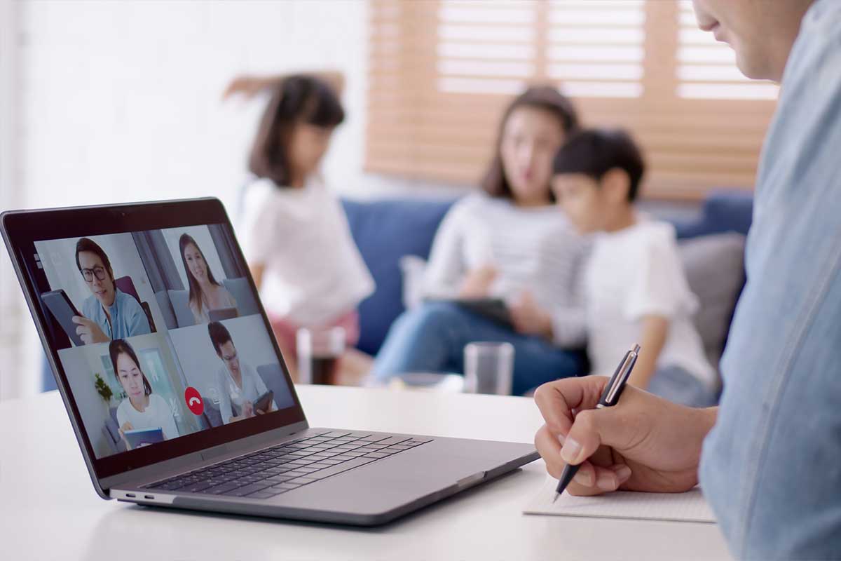 爸爸是远程工作