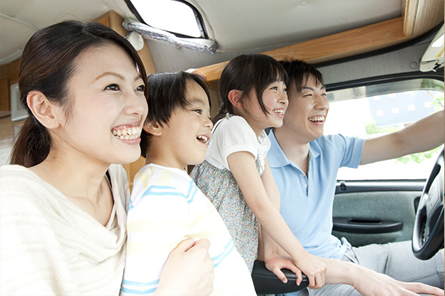 爸爸回家后出发去酒店