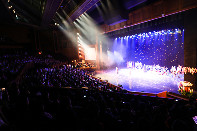 在舞滨圆形剧场观看第二天公演