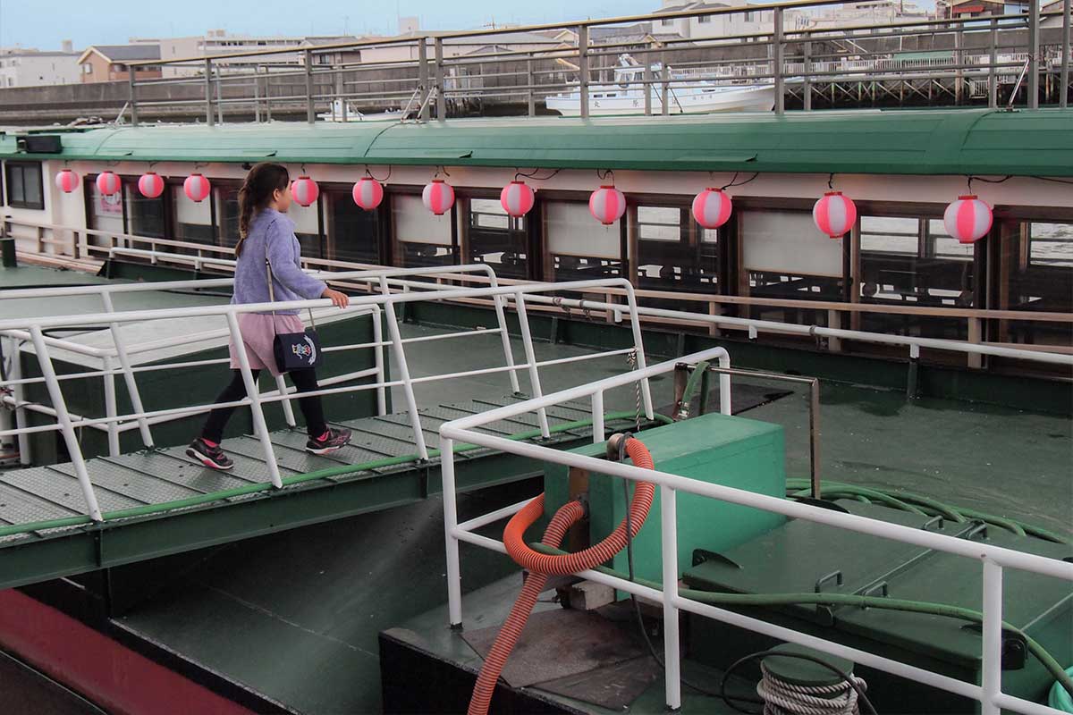 向屋形船码头出发