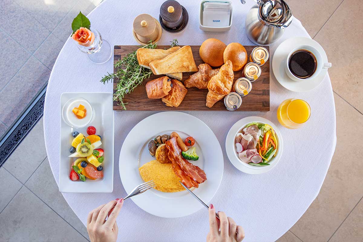 在全日餐厅吃早餐