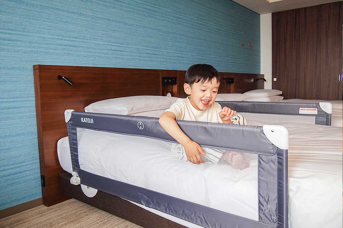 ホテルに戻り就寝ベッドガードで小さなお子様も安心