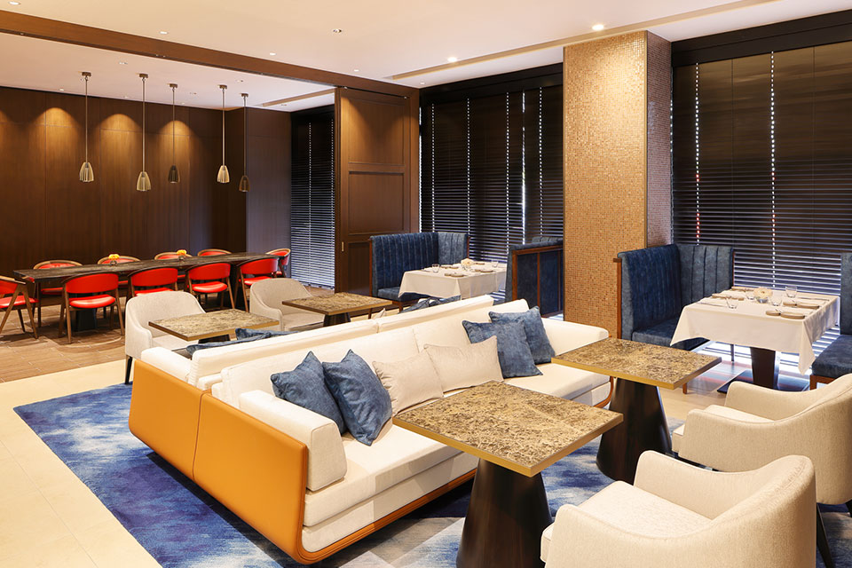 くつろぎ広がるクラブラウンジ